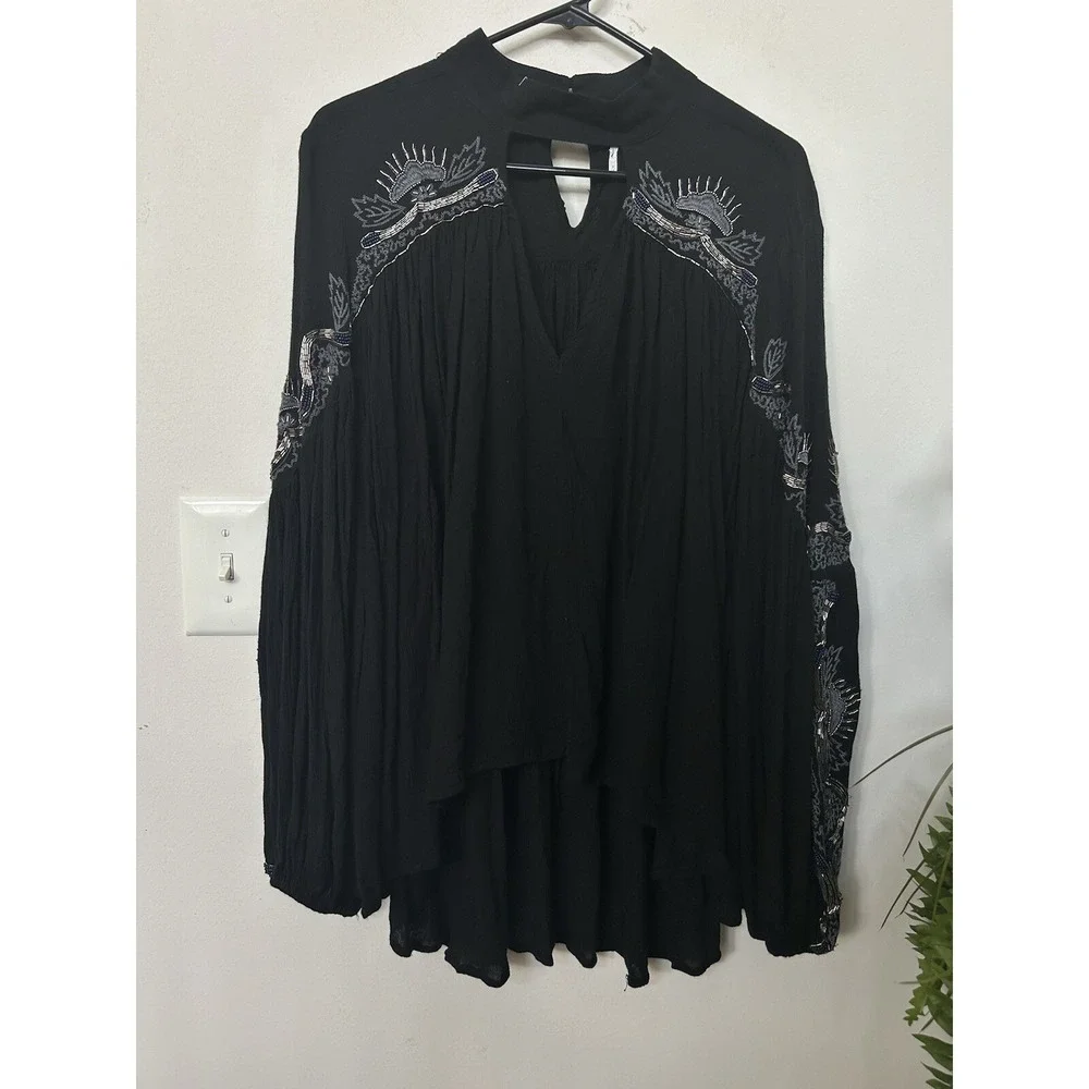 Free‎ People Sweet Fantasy Black Blue Boho Embroidered Beaded V Neck Blouse Sz M
